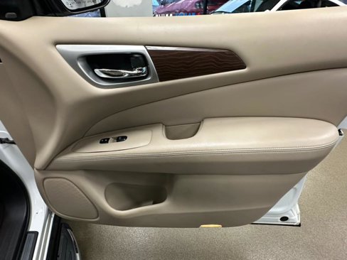 Used 2018 Nissan Pathfinder Platinum image 44