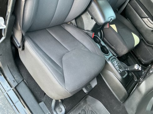 Used 2018 Jeep Wrangler Unlimited Sport S image 27
