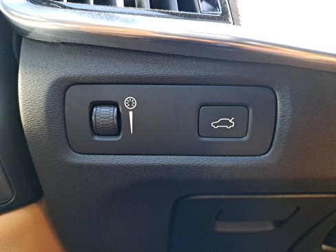 Used 2017 Volvo S90 T6 Inscription w/ Vision Package image 31