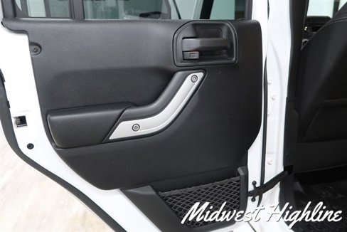 Used 2017 Jeep Wrangler Unlimited Sahara w/ Connectivity Group image 36