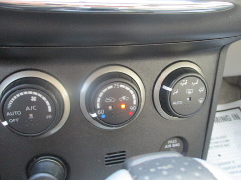 Used 2012 Nissan Rogue SV w/ Premium Pkg image 31