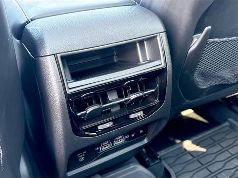 Used 2024 Jeep Grand Cherokee Limited image 26