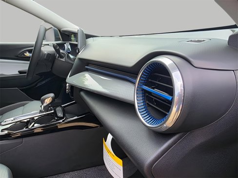 New 2025 Chevrolet Trax LT w/ Driver Confidence Package image 14