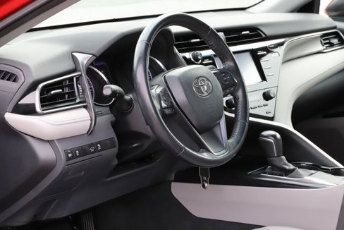 Used 2020 Toyota Camry SE image 10