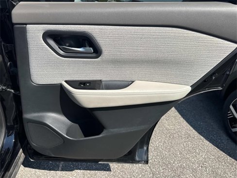Certified 2023 Nissan Rogue SV image 22