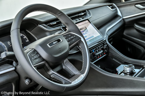 Used 2024 Jeep Grand Cherokee Limited w/ Luxury Tech Group II image 31