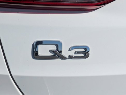 Used 2023 Audi Q3 2.0T Premium w/ Convenience Package image 31