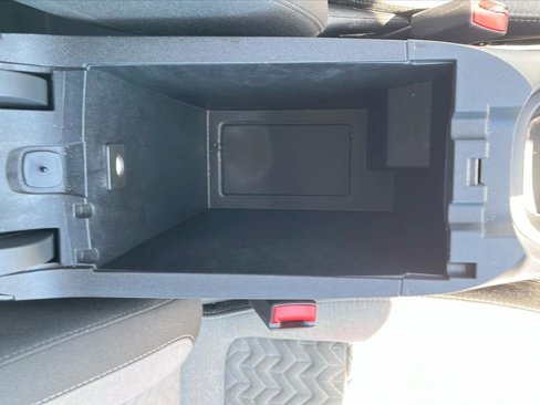 Used 2023 Chevrolet Equinox LS image 34