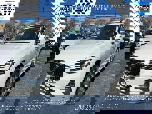 Certified 2022 Volvo XC60 B5 Momentum w/ Climate Package image 1