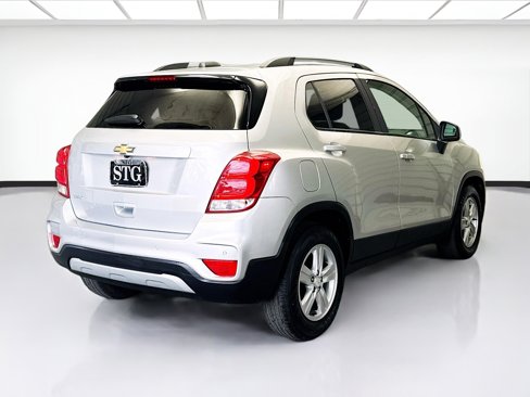 Used 2021 Chevrolet Trax LT w/ Driver Confidence Package image 4