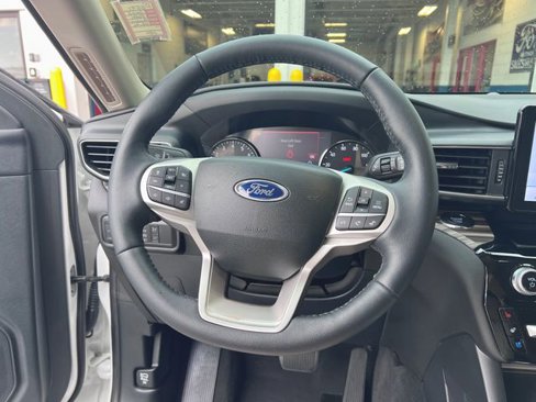 Used 2022 Ford Explorer Limited w/ Equipment Group 301A image 25