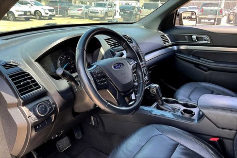 Used 2018 Ford Explorer XLT w/ Equipment Group 202A image 15