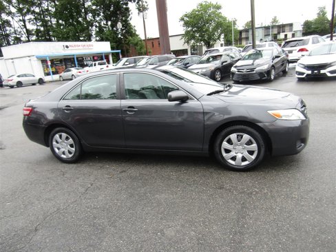 Used 2010 Toyota Camry image 10