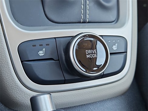 Used 2023 Hyundai Venue Limited image 23
