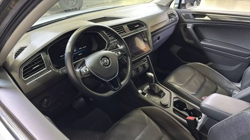 Used 2019 Volkswagen Tiguan SEL Premium w/ 3rd Row Seat Package image 34