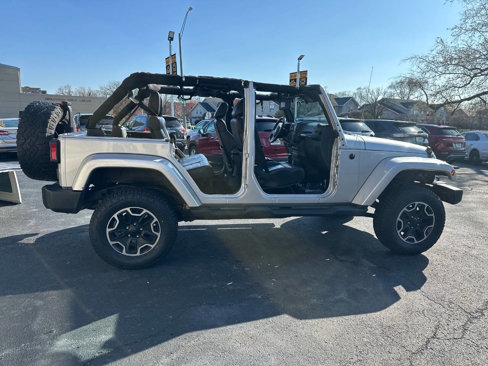 Used 2012 Jeep Wrangler Unlimited Sahara image 11