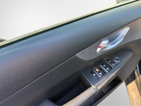 Certified 2022 Kia Forte LXS image 8