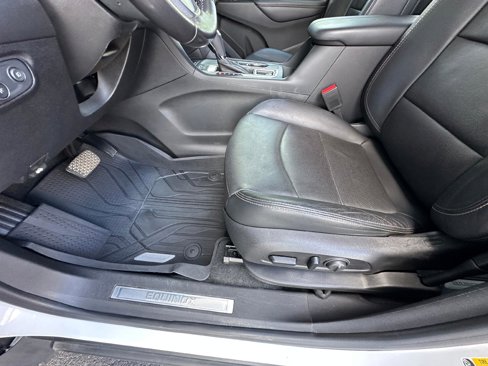 Used 2018 Chevrolet Equinox Premier image 16
