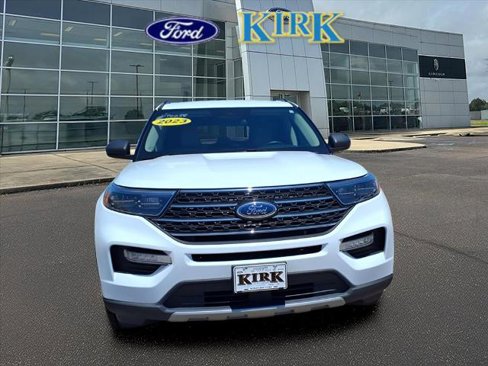 Certified 2023 Ford Explorer XLT w/ Equipment Group 202A image 5