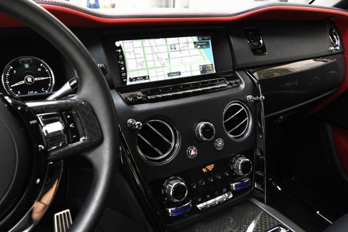 Used 2021 Rolls-Royce Cullinan Black Badge image 17