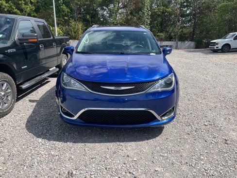 Used 2019 Chrysler Pacifica Touring-L image 2