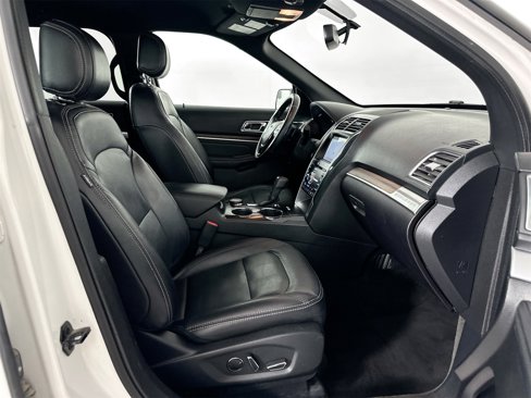 Used 2017 Ford Explorer Limited image 21