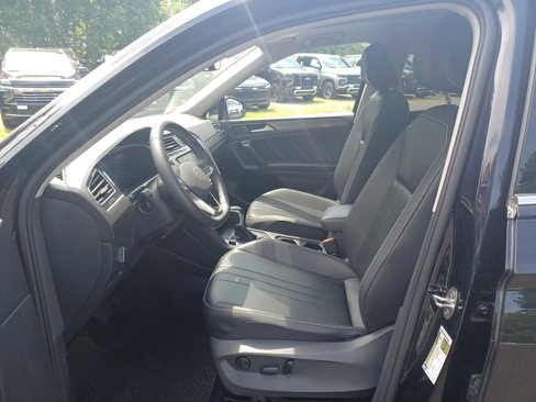 Used 2024 Volkswagen Tiguan SE image 7