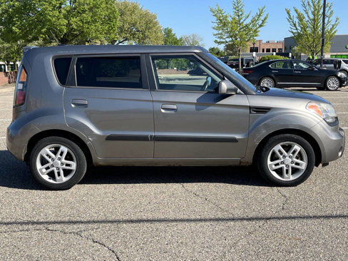 Used 2010 Kia Soul + image 5