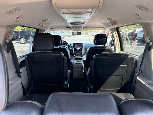 Used 2014 Chrysler Town & Country Touring image 13