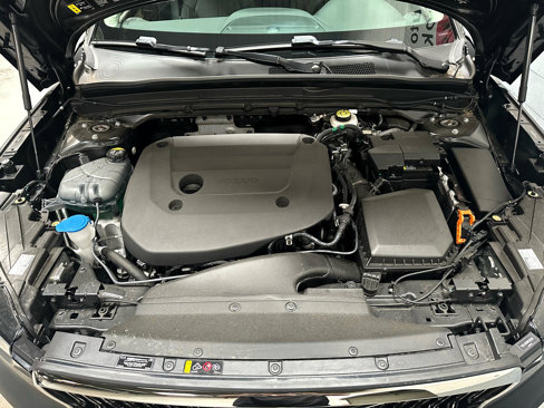Used 2024 Volvo XC40 B5 Core w/ Climate Package image 21