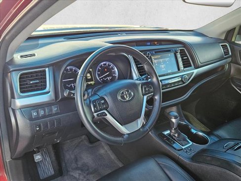 Used 2018 Toyota Highlander XLE image 10