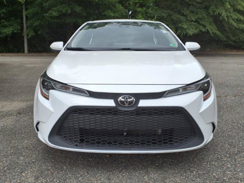 Used 2022 Toyota Corolla LE image 2
