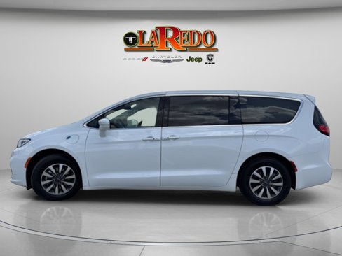 Used 2022 Chrysler Pacifica Touring-L image 4