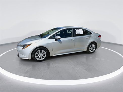 Used 2022 Toyota Corolla LE image 4