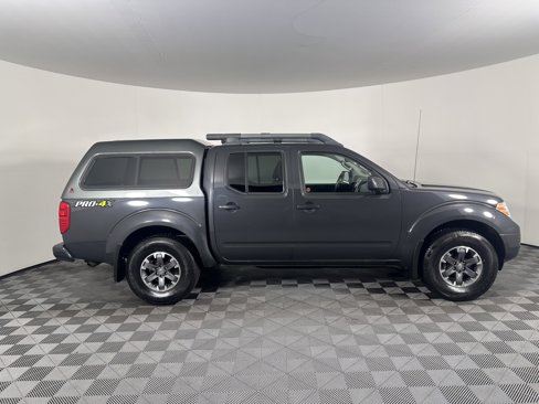 Used 2015 Nissan Frontier PRO-4X image 2