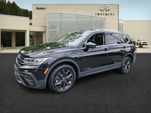 Used 2024 Volkswagen Tiguan SE image 1