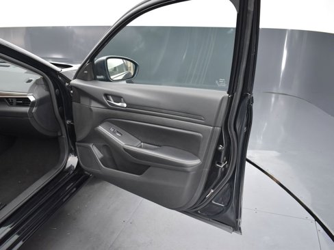 Used 2024 Nissan Altima 2.5 SV image 7