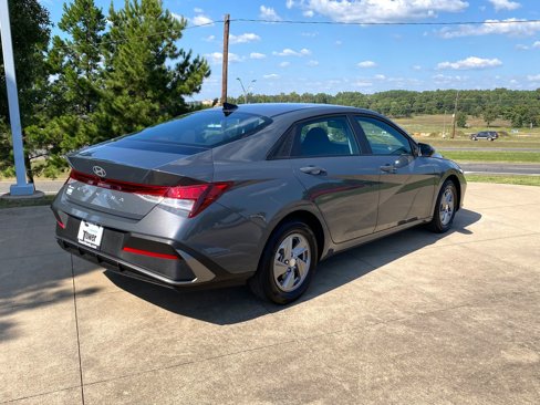 Used 2025 Hyundai Elantra SE w/ Cargo Package image 6