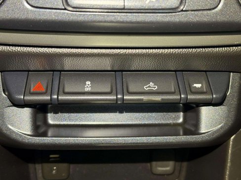 Used 2017 Chevrolet Colorado LT image 12
