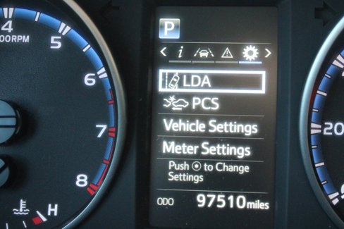 Used 2017 Toyota RAV4 LE image 3