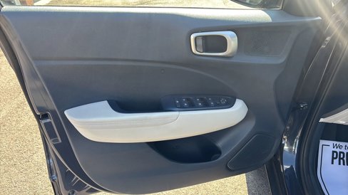 Used 2020 Hyundai Venue image 19