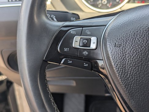 Used 2021 Volkswagen Tiguan SE image 27