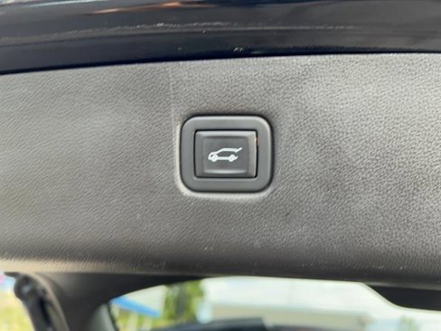 Used 2020 Chevrolet Blazer Premier w/ Driver Confidence II Package image 11