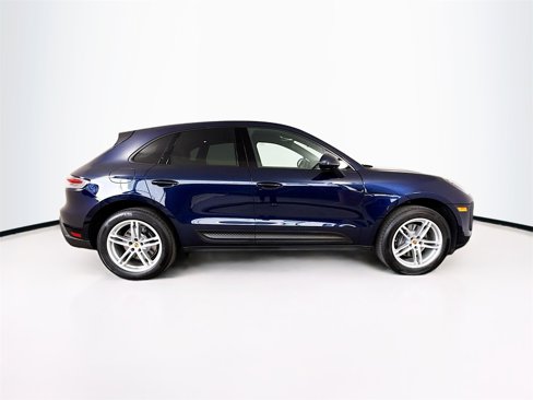 Certified 2022 Porsche Macan image 8
