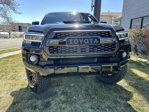 Used 2016 Toyota Tacoma TRD Sport image 3