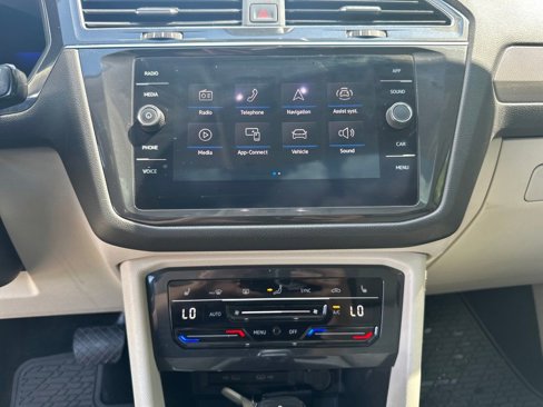 Used 2022 Volkswagen Tiguan SE image 18