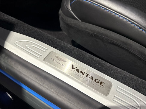 Used 2021 Aston Martin V8 Vantage Roadster image 26