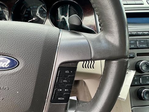 Used 2010 Ford Taurus SEL image 25