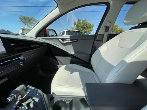 Certified 2023 Kia Niro EX Touring image 28