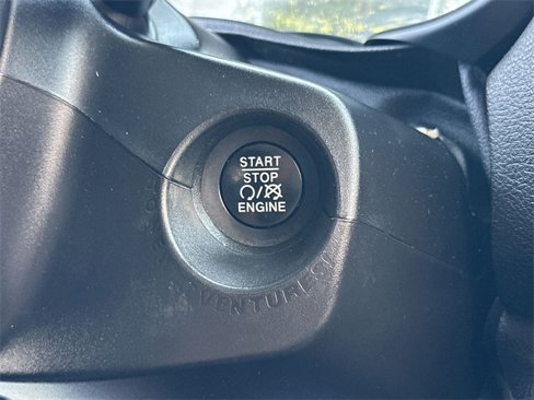 Used 2015 Jeep Renegade Limited image 19